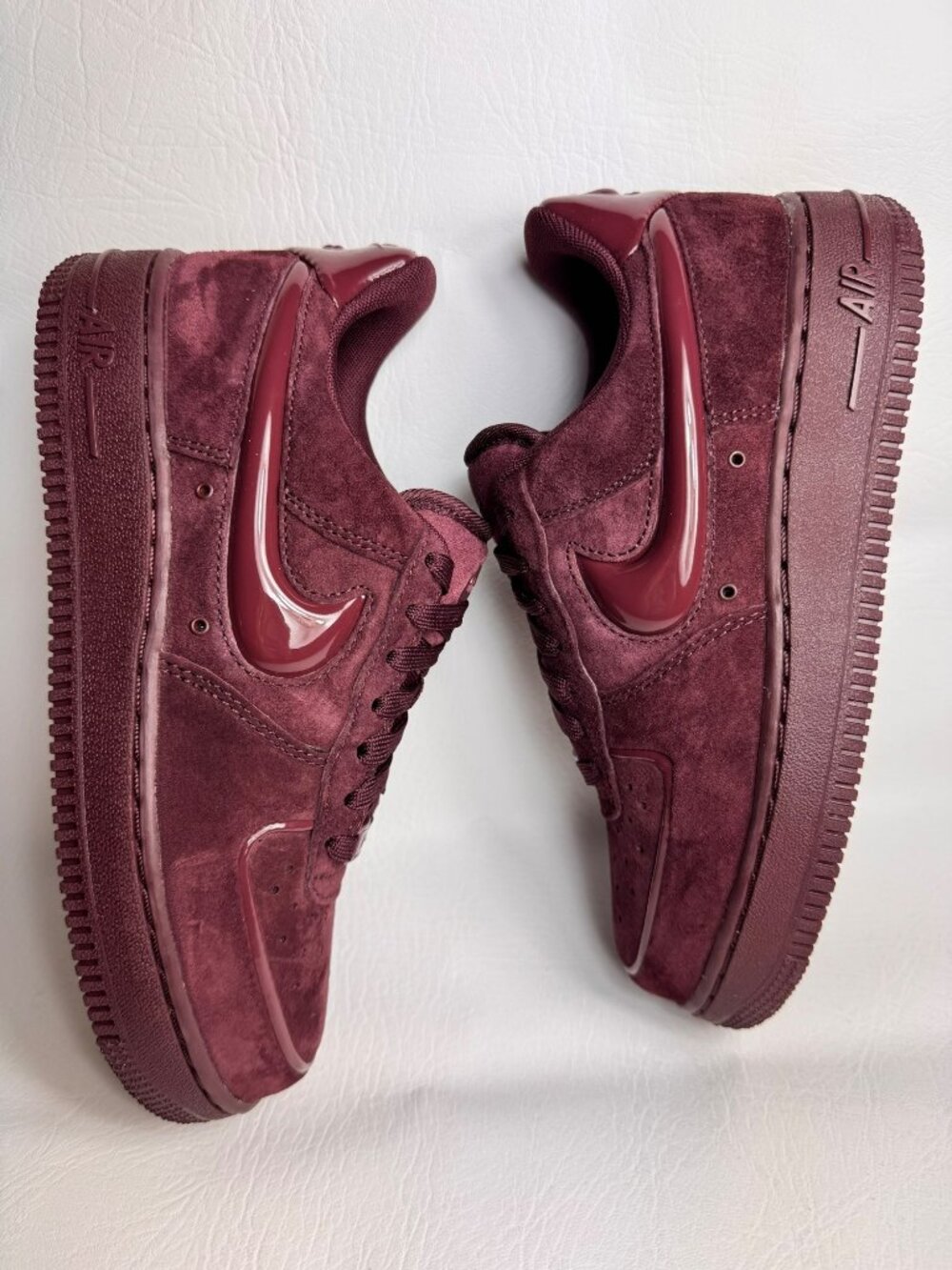 SIZE 6.5 WOMEN'S NIKE AIR FORCE 1'07 BURGUNDY CRUSH HV4406 600